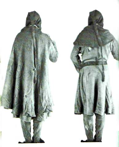 Muž z Bockstenu neobvykle dobře dochovaný nález kompletního mužského oděvu datovaného do 2. poloviny 14. století, Varberg Museum