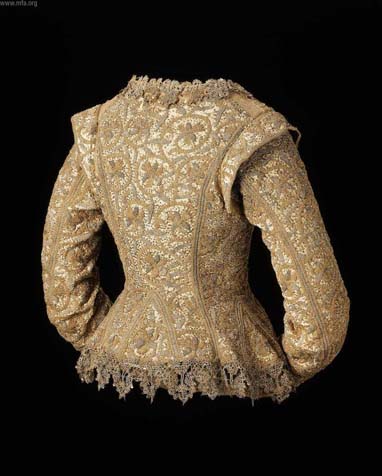 Dámský kabátek pocházející z Velké Británie byl vyroben v letech 1610-15. Boston Museum of Fine Art