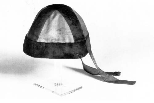 Čepice vložená do koruny Heinricha IV. (+1106), Bamberg Cathedral Treasury