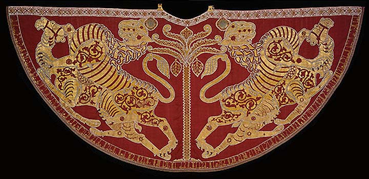 Coronation mantle of Roger II. from Palermo (1133-34), silk with figures, decorated by pearls and gemstone, Kunsthistorishes Museum, Vienna