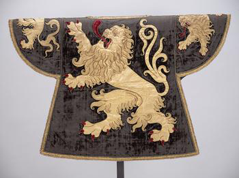 Tabard with Lion du Brabant (1515), Kunsthistorisches Museum, Vienna.