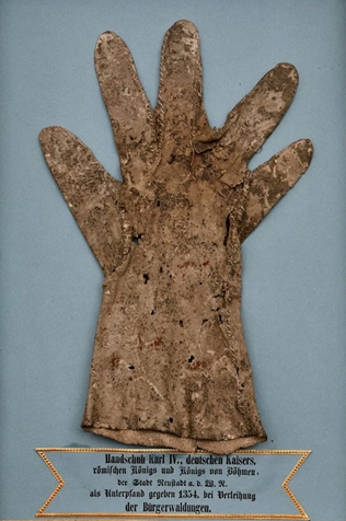 Glove of Charles IV. given to city Neustadt an der Waldnaab (ca. 1354).