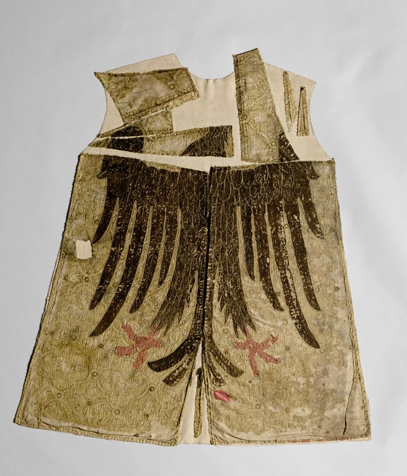 Herald's garment made at the beginning of 15th century is located in Germanisches Nationalmuseum, Nurmberg.