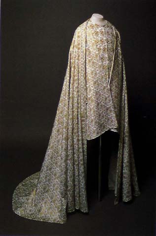 reconstruction of burial garment of Rudolf I Habsburg founded in Prague castle tomb, (1307). Cloak, surcotte, cotte. In: Hroby a hrobky našich knížat, králů a prezidentů, Lutovský Michal, Bravermanová Milena, 2007