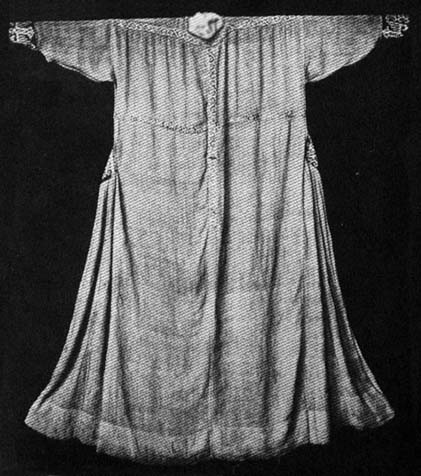 Tunic ca 1300 is placed in Bayerische National Museum, Munchen