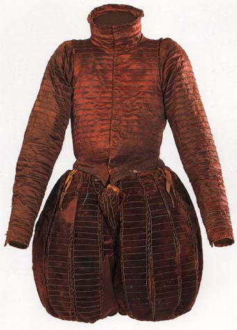 Oděv Dona Garzii de Medici, který r. 1562 zemřel na malárii. Oděv je uložen v Palazzo Pitti, Florencie. Moda alla corte dei Medici- gli abiti restaurati di Cosimo, Eleonora e don Garzia, Firenze, Centro Di, 1993