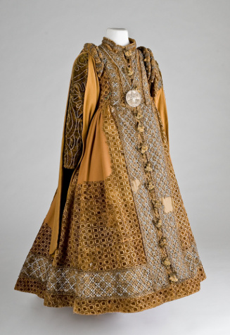 Dress of Katharina zur Lippe from 1600, in collection of Lippisches Landesmuseum. Source: museum-digitat.de