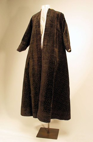 Velvet Coat made around 1590 is in Nordiska Museet's collection. Stockholm.