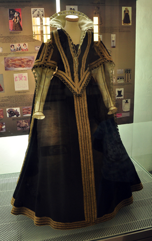 Reconstruction of burial garment based on the find from Kecske-Templom, Sopron Museum, 1619.