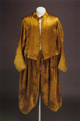 Dress of Rudolf II, taffeta doublet, velvet trousers (1612), Prague castle, In: Hroby a hrobky našich knížat, králů a prezidentů, Lutovský, Bravermanová, 2007