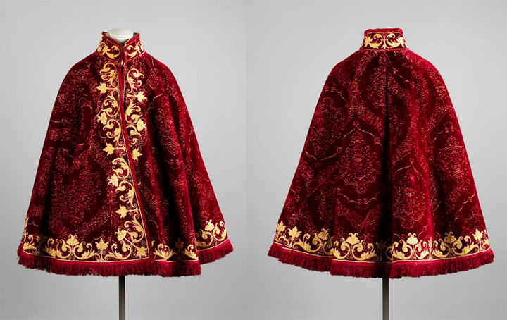 Spanish Cloak of crimson velvet, 1560 - 1569, Victoria and Albert Museum, London.