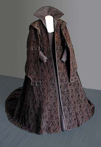 Ropa of Marketa Lobkowicz, wide silk velvet cloak (1617), Museum of Mikulov