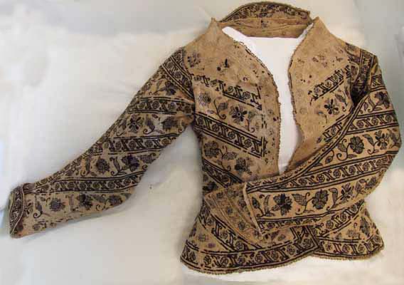 Lady's jacket Blackwork embroidered, 1600-25, Manchester Art Galerie