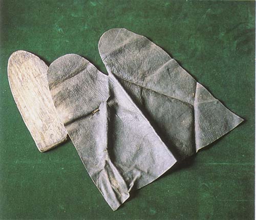 Mittens, 13th century, Statens Historiska Museum, Stockoholm